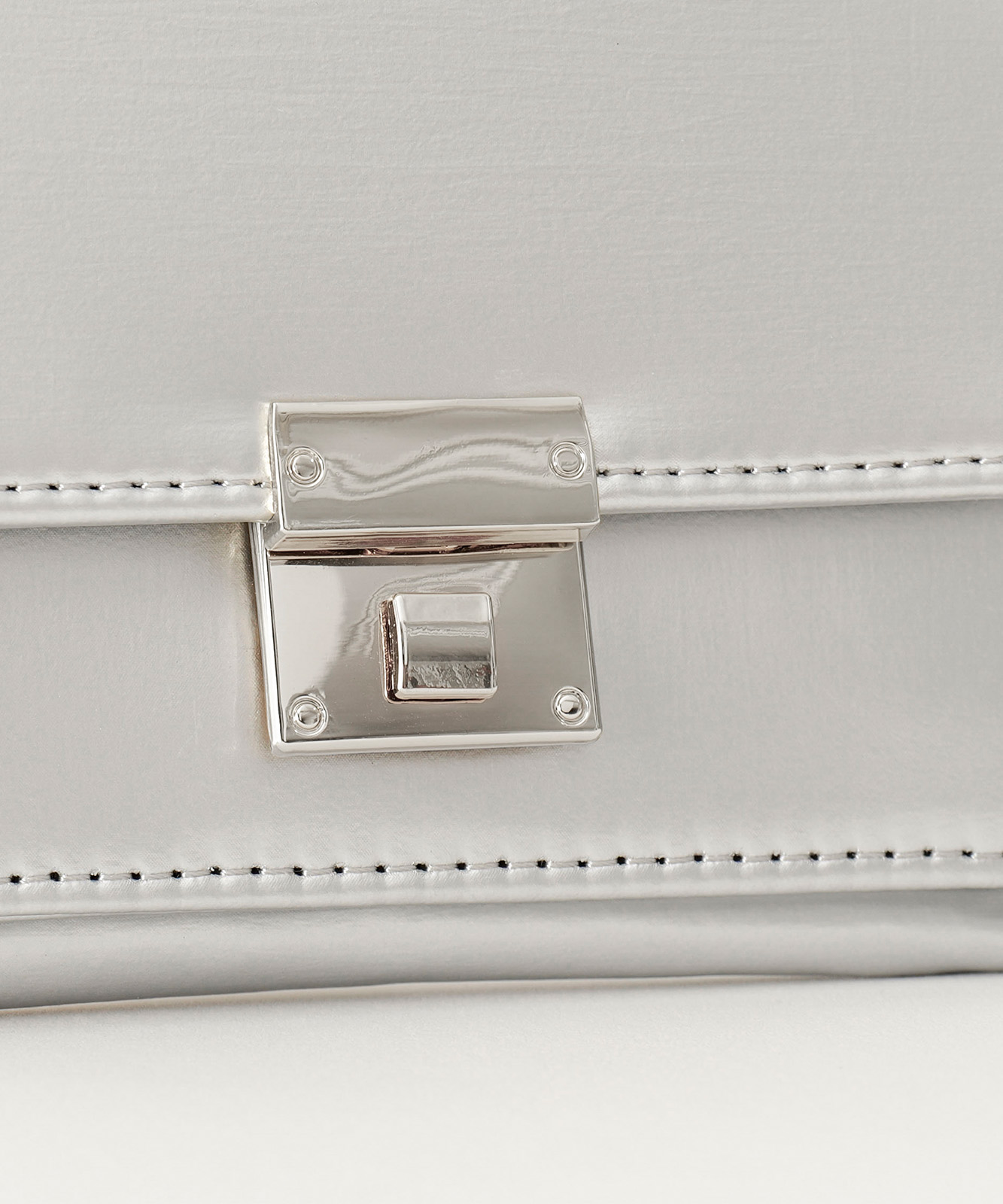 Rename グロッシー 3つ折り財布