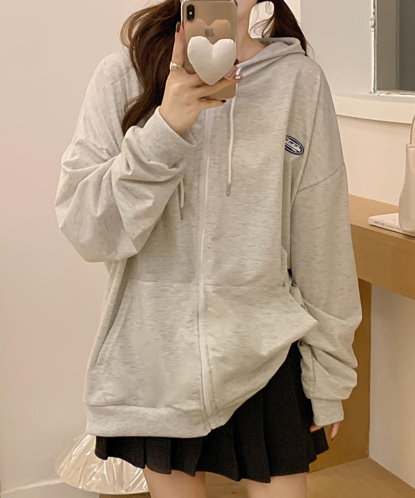 新品未使用　TFW49 パーカー　フーディー　サイズS SINSS（シンス）の「Oversized logo hoodie / オーバーサイズ