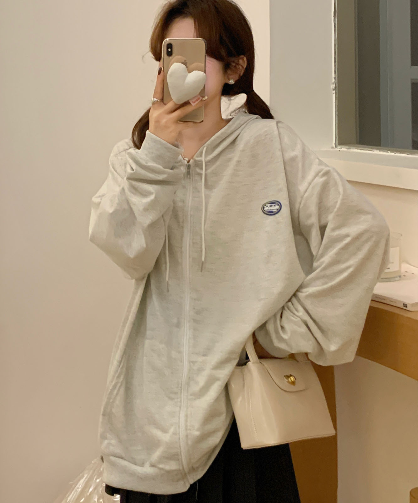 新品未使用　TFW49 パーカー　フーディー　サイズS SINSS（シンス）の「Oversized logo hoodie / オーバーサイズ