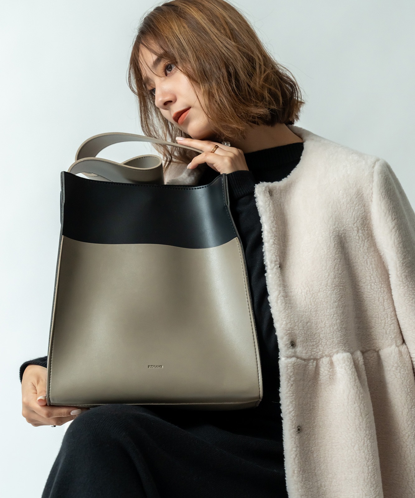 Rename フェイクレザー ショルダーバッグ