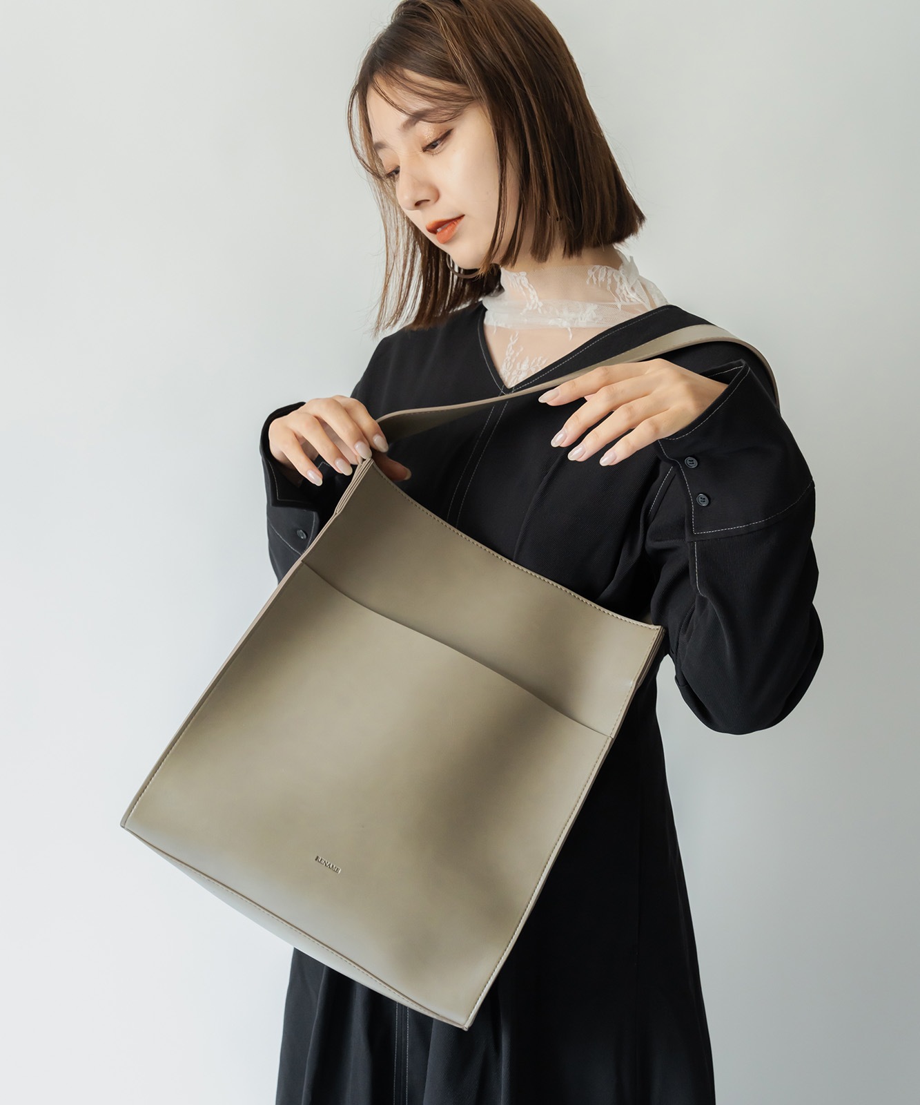 Rename フェイクレザー ショルダーバッグ