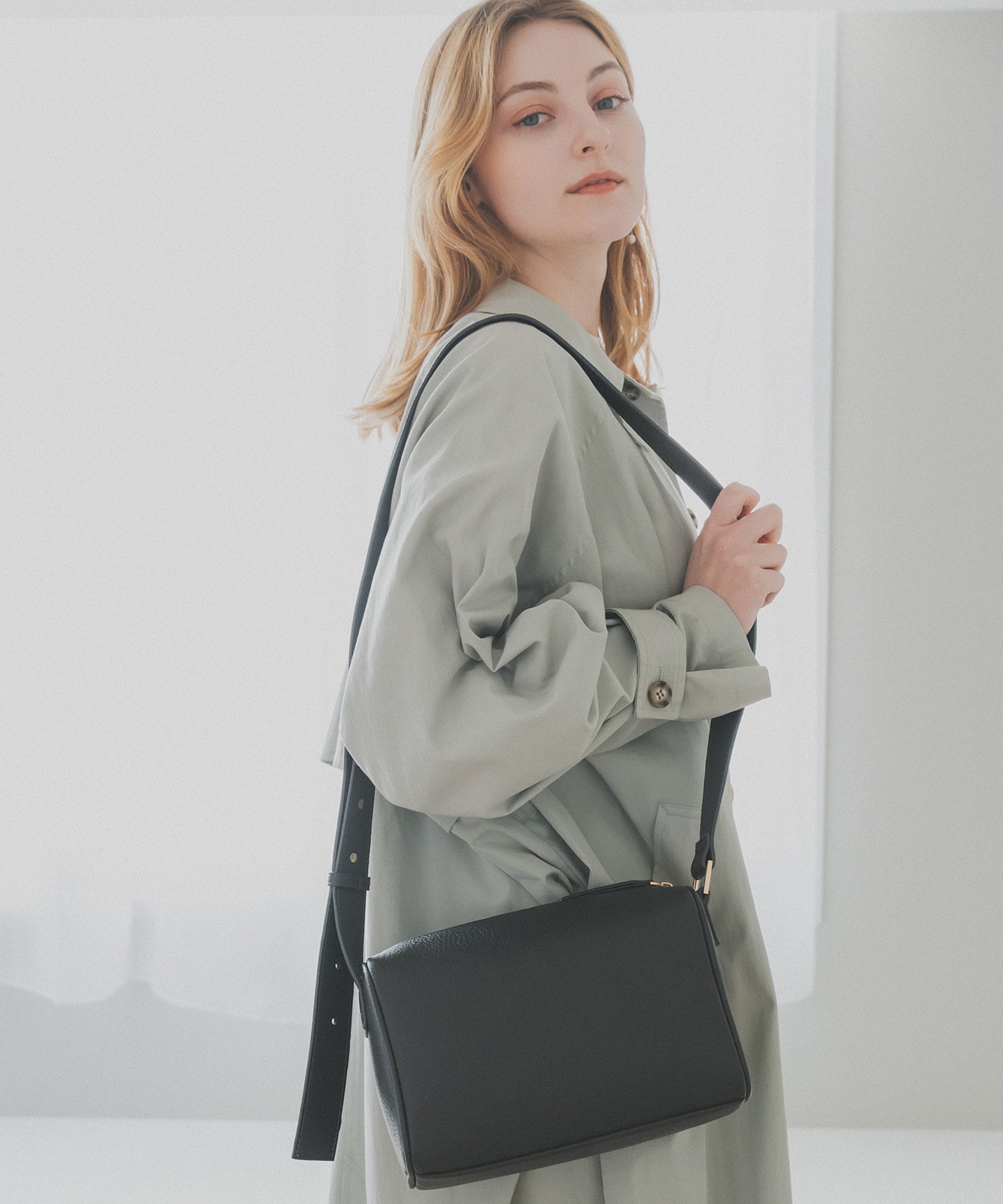 Rename フェイクレザー ボックス ショルダーバッグ