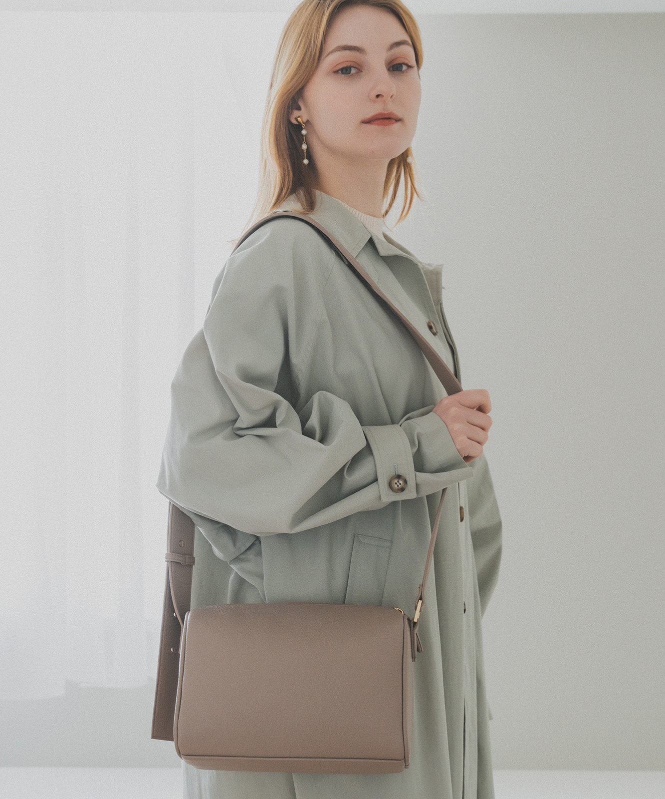 Rename フェイクレザー ボックス ショルダーバッグ