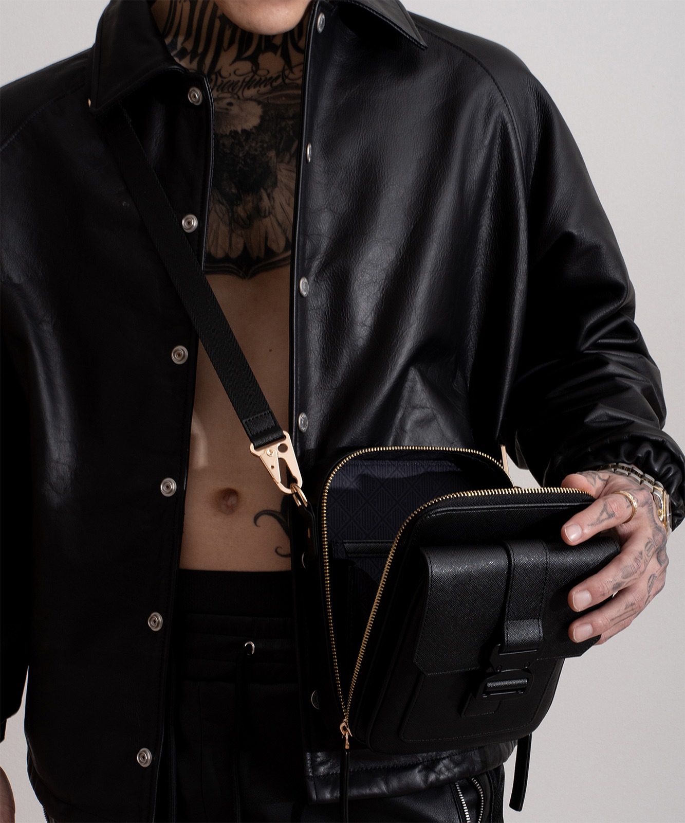 DEVICE × GOUKIコラボ】ゴールドカラーバックル ショルダーバッグ DSG25072