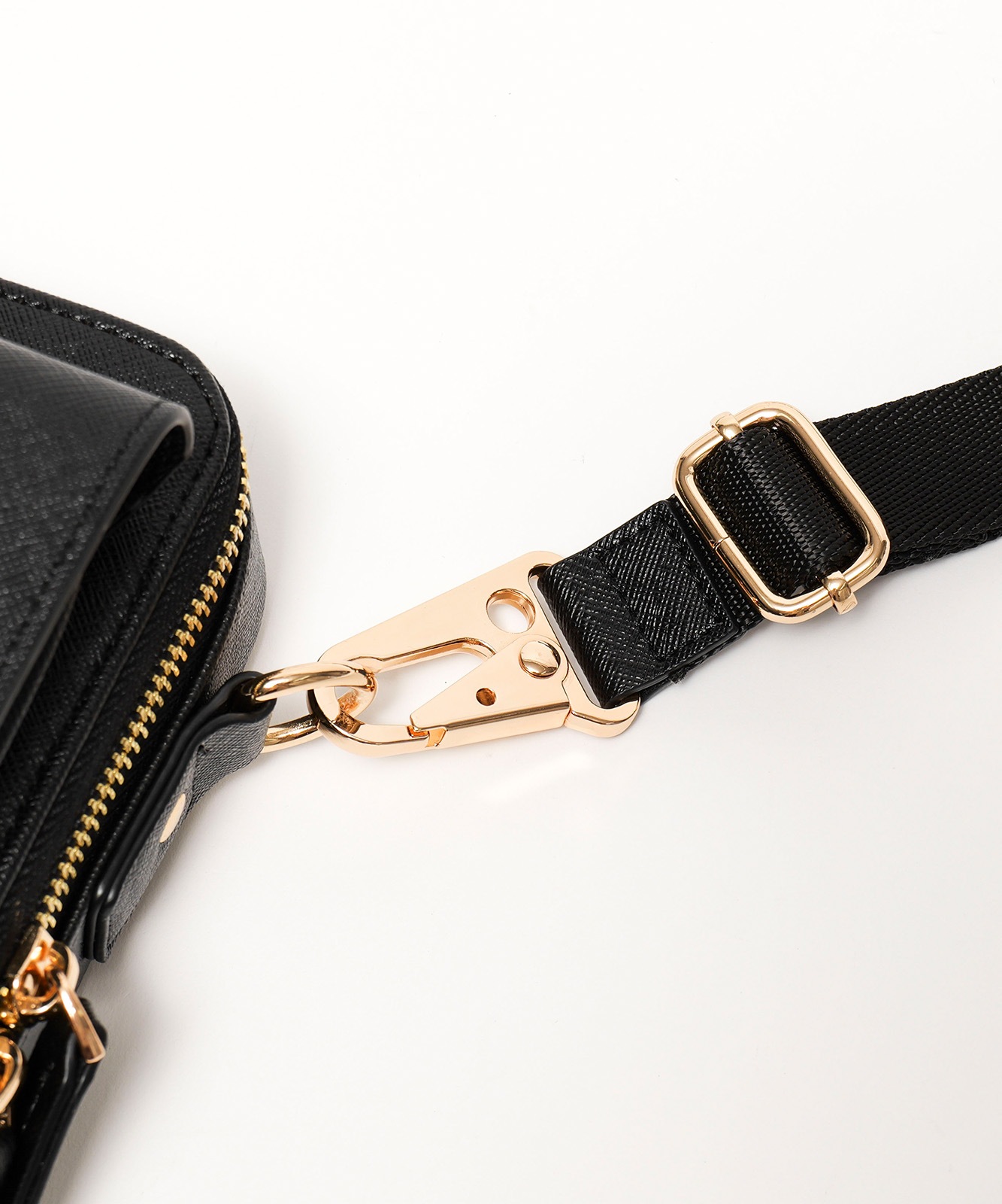 【初回分完売につき2月中旬発送】【DEVICE × GOUKIコラボ】ゴールドカラーバックル ショルダーバッグ DSG25072