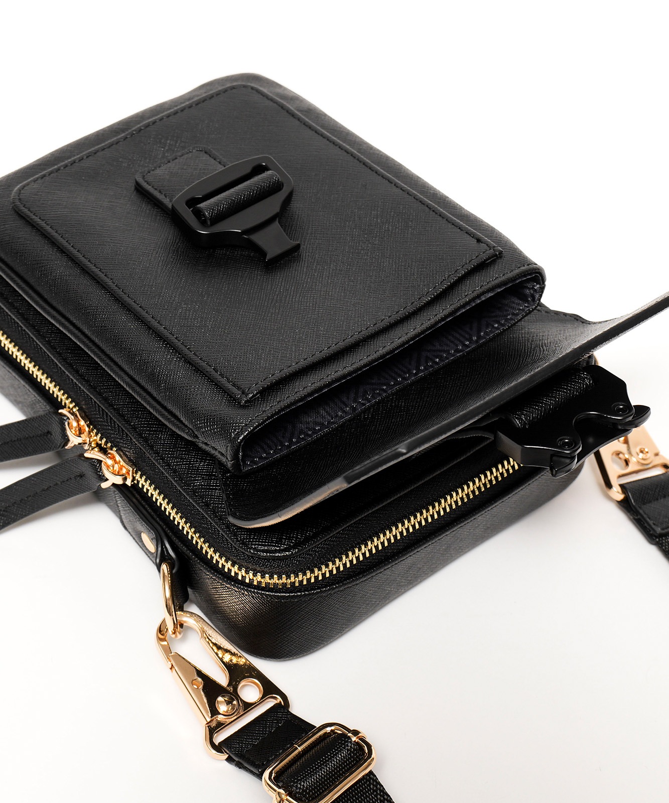 【初回分完売につき2月中旬発送】【DEVICE × GOUKIコラボ】ゴールドカラーバックル ショルダーバッグ DSG25072