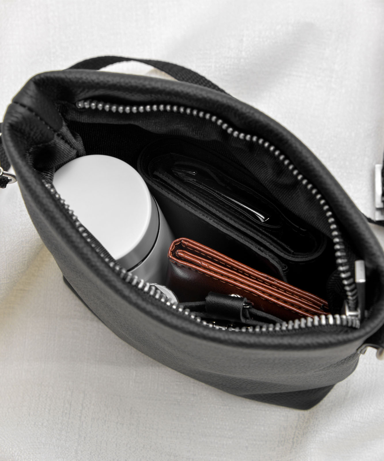 Rename 本革 縦型ミニショルダーバッグ