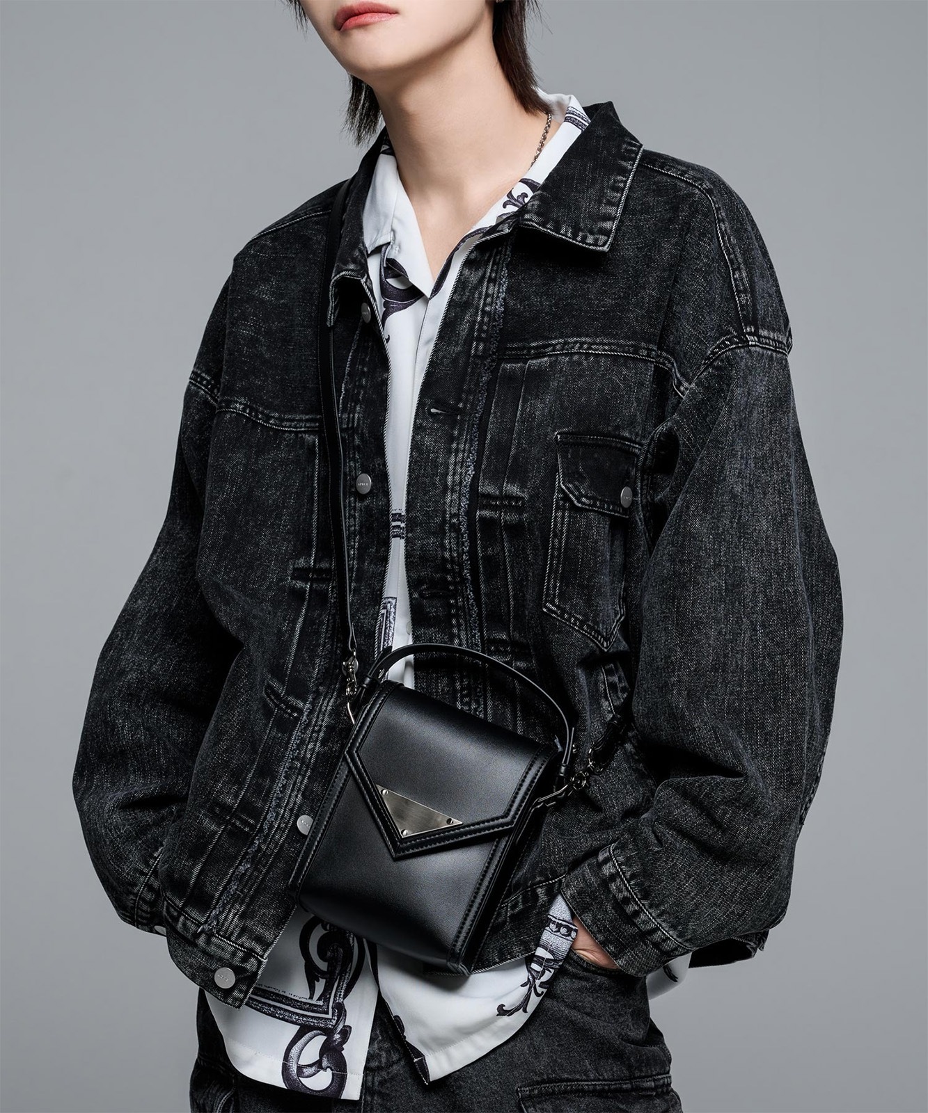 【DEVICE × 犬飼京コラボ】metal plate 2way shoulder bag/メタルプレート 2way ショルダーバッグ DSG24028