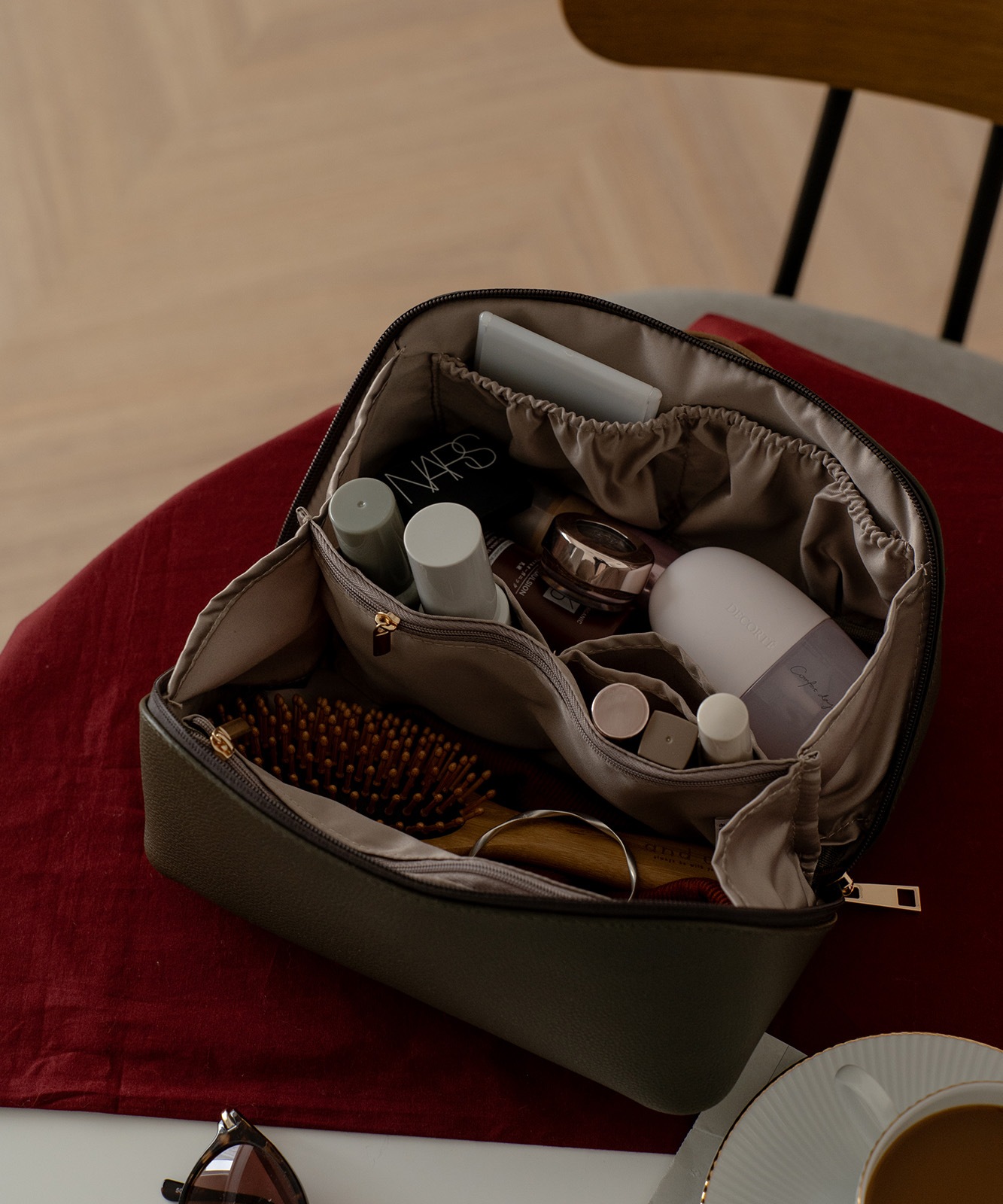 【 Rename 】 メイクポーチ レディース 大容量 多機能 フェイクレザー 上品 高級感 カジュアル オフィス ママ RPG23028