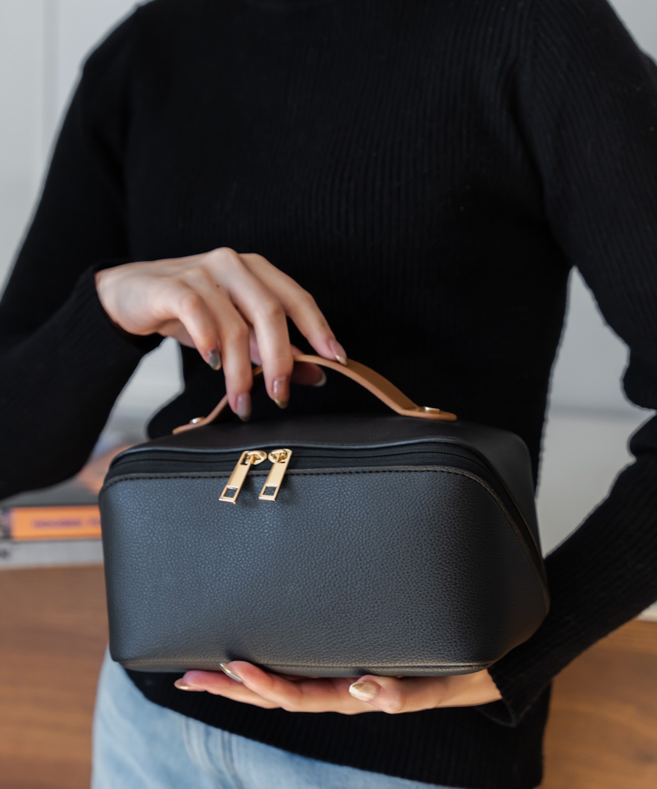 【 Rename 】 メイクポーチ レディース 大容量 多機能 フェイクレザー 上品 高級感 カジュアル オフィス ママ RPG23028