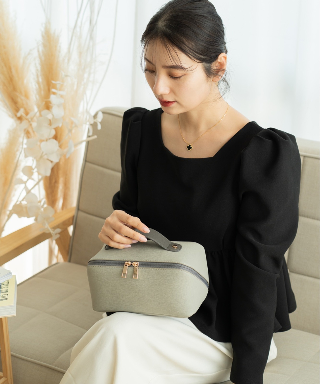 【 Rename 】 メイクポーチ レディース 大容量 多機能 フェイクレザー 上品 高級感 カジュアル オフィス ママ RPG23028