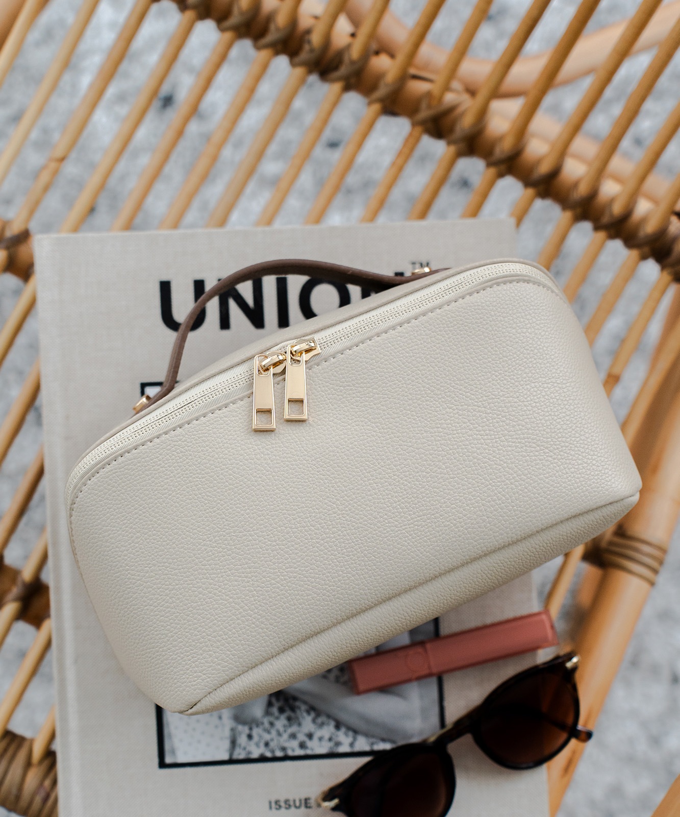 【 Rename 】 メイクポーチ レディース 大容量 多機能 フェイクレザー 上品 高級感 カジュアル オフィス ママ RPG23028