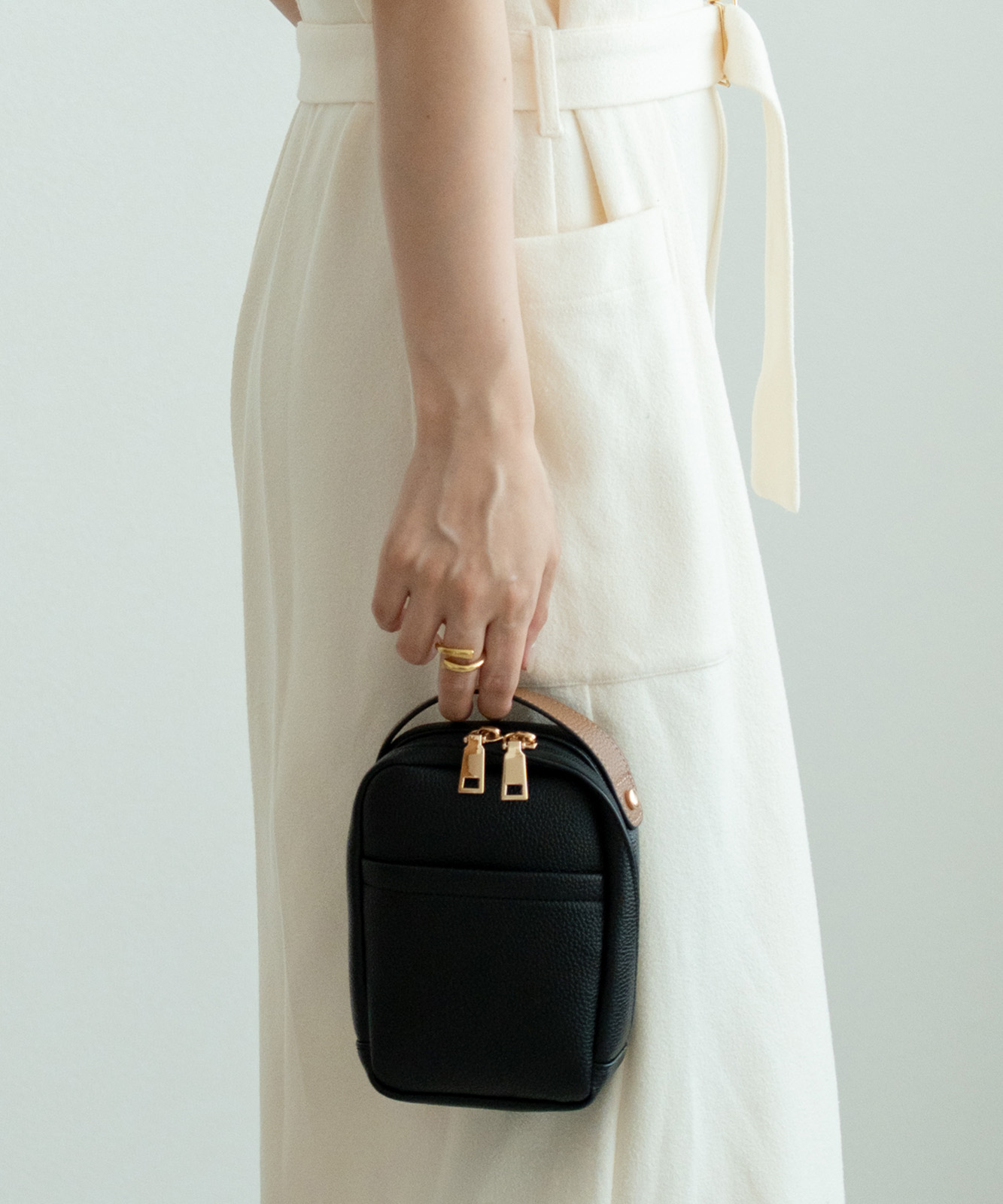 【 Rename 】 自立可能/がばっと開く ハンドル付き タテ型 メイクポーチ RPG25029