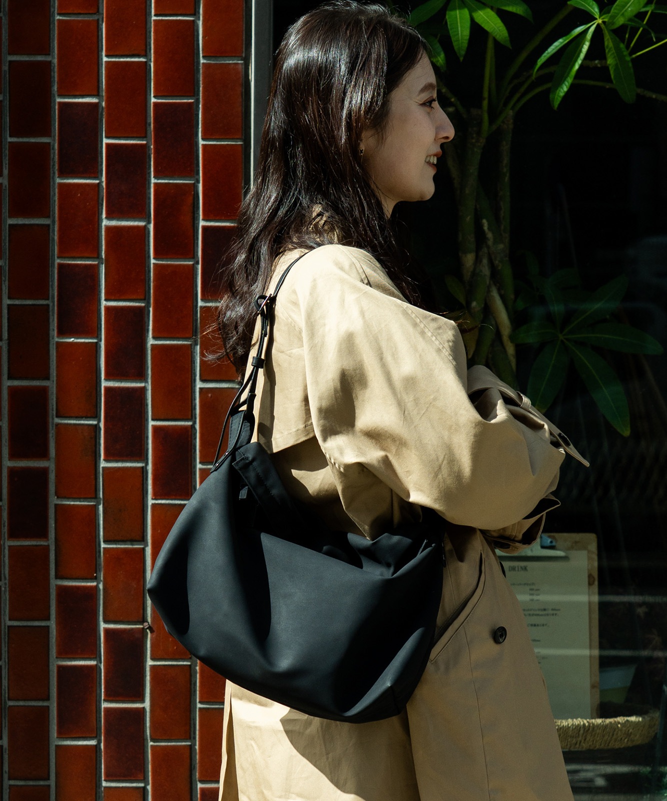 【 DEVICE 】 シャロウフラップ ショルダーバッグ 横長 斜めがけバッグ 合皮 フェイクレザー 軽量 大人カジュアル ヴィンテージライク トレンドバッグ メンズ レディース ユニセックス DSG25138