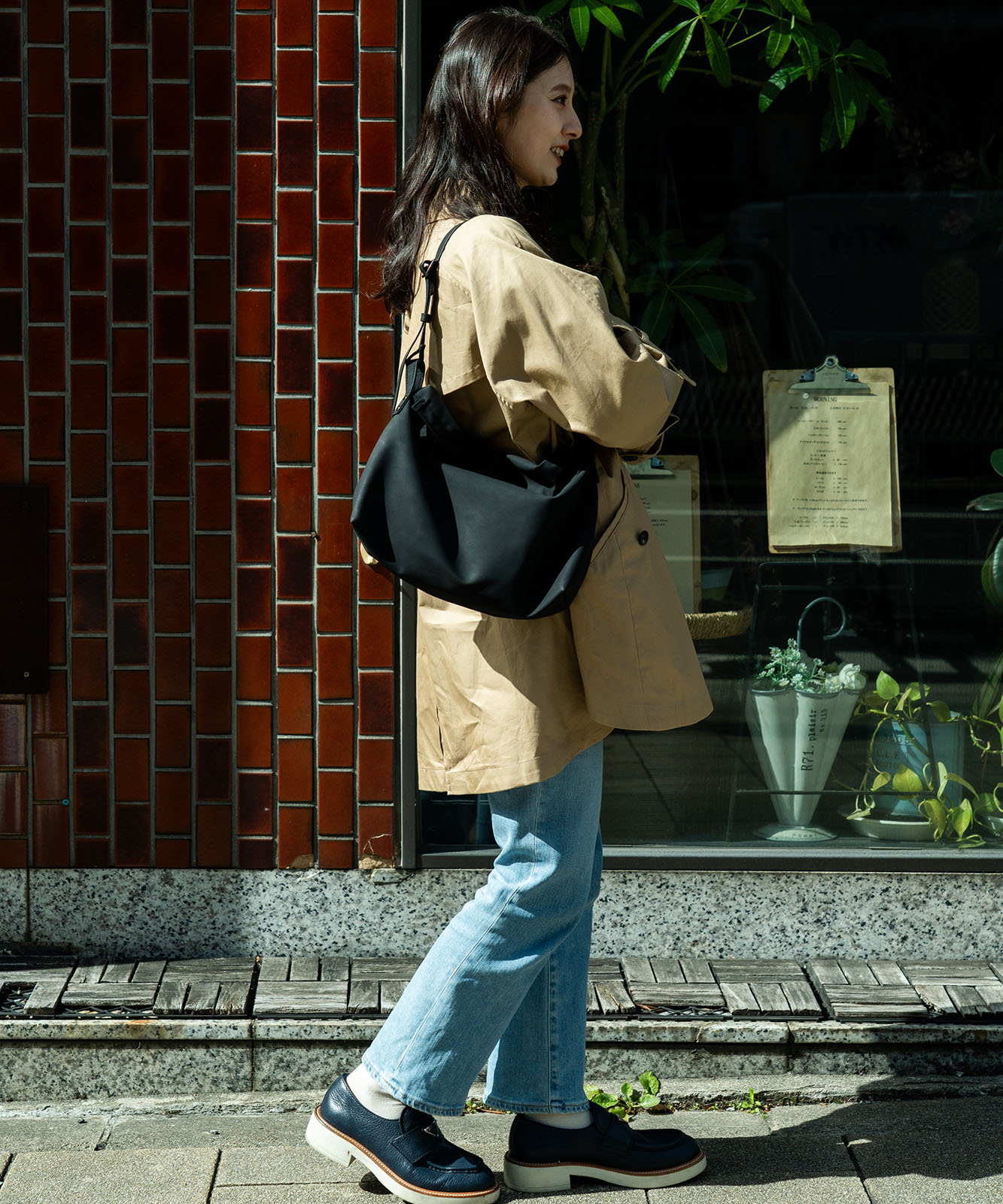 【 DEVICE 】 シャロウフラップ ショルダーバッグ 横長 斜めがけバッグ 合皮 フェイクレザー 軽量 大人カジュアル ヴィンテージライク トレンドバッグ メンズ レディース ユニセックス DSG25138