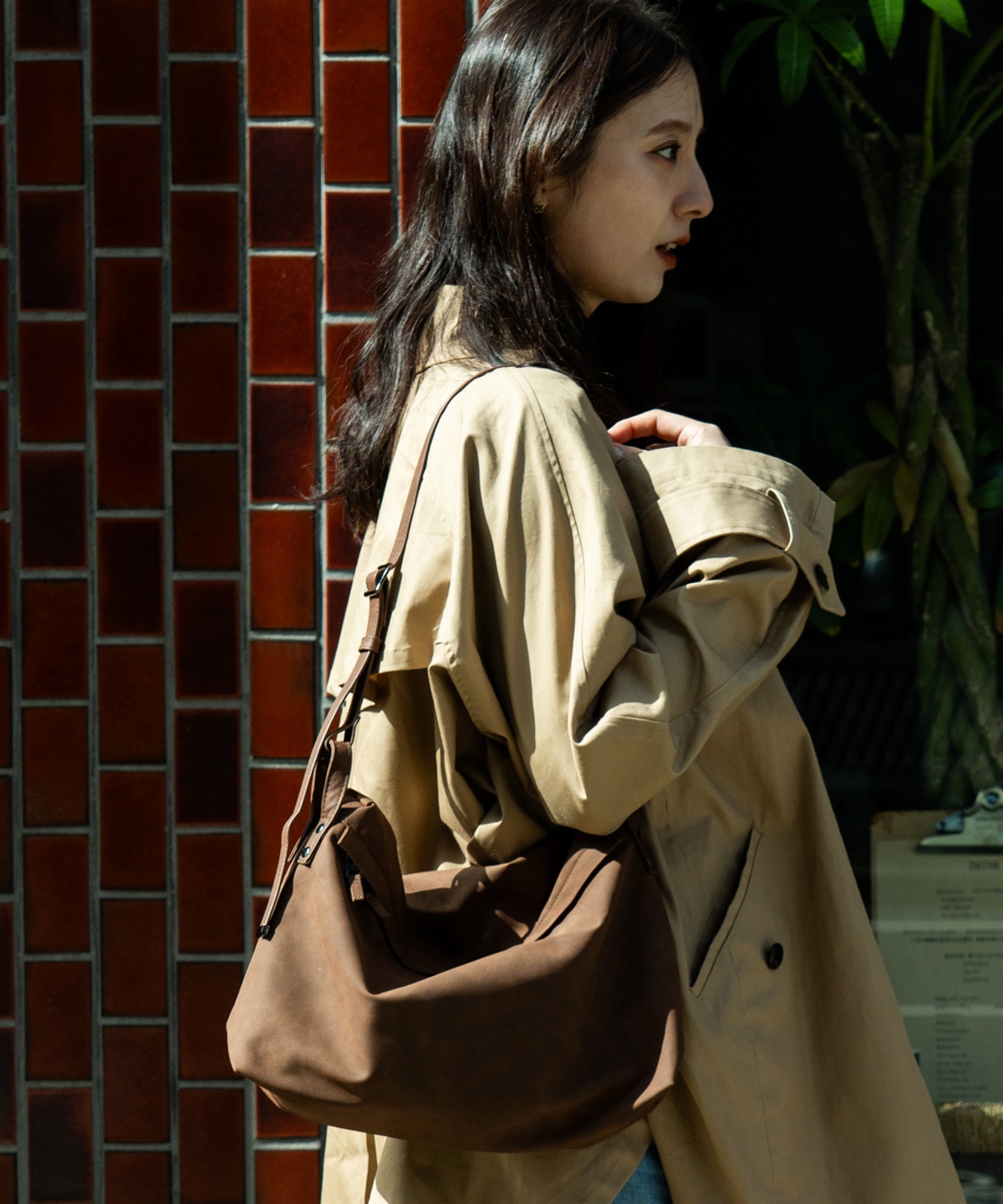 【 DEVICE 】 シャロウフラップ ショルダーバッグ 横長 斜めがけバッグ 合皮 フェイクレザー 軽量 大人カジュアル ヴィンテージライク トレンドバッグ メンズ レディース ユニセックス DSG25138