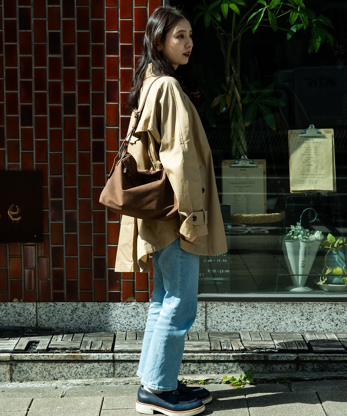 【 DEVICE 】 シャロウフラップ ショルダーバッグ 横長 斜めがけバッグ 合皮 フェイクレザー 軽量 大人カジュアル ヴィンテージライク トレンドバッグ メンズ レディース ユニセックス DSG25138