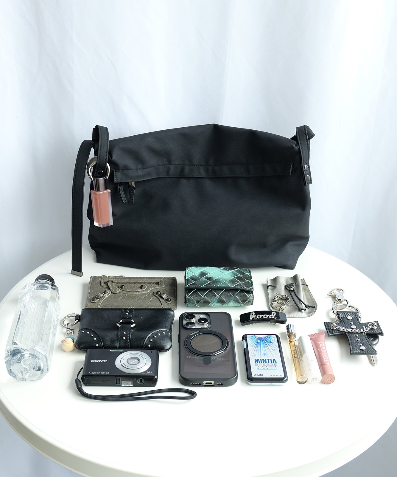 【 DEVICE 】 シャロウフラップ ショルダーバッグ 横長 斜めがけバッグ 合皮 フェイクレザー 軽量 大人カジュアル ヴィンテージライク トレンドバッグ メンズ レディース ユニセックス DSG25138