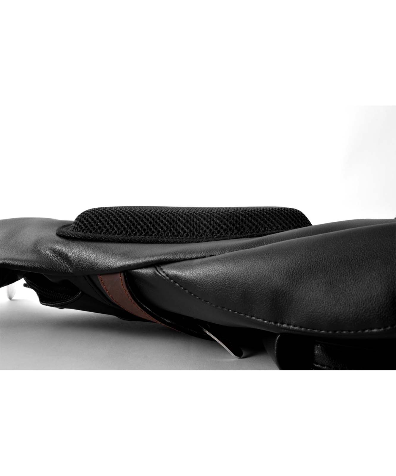 DEVICE gear 本革トライアングルボディバッグ