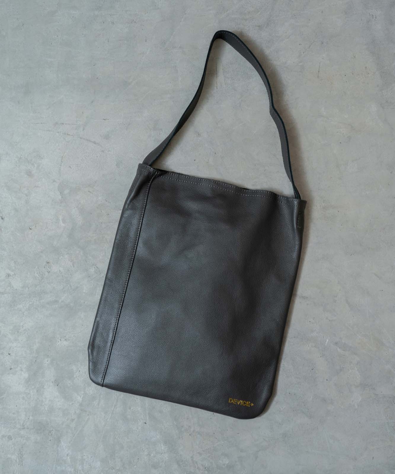 DEVICE＋　 カウレザー オリジナルロゴ ショルダーバッグ 