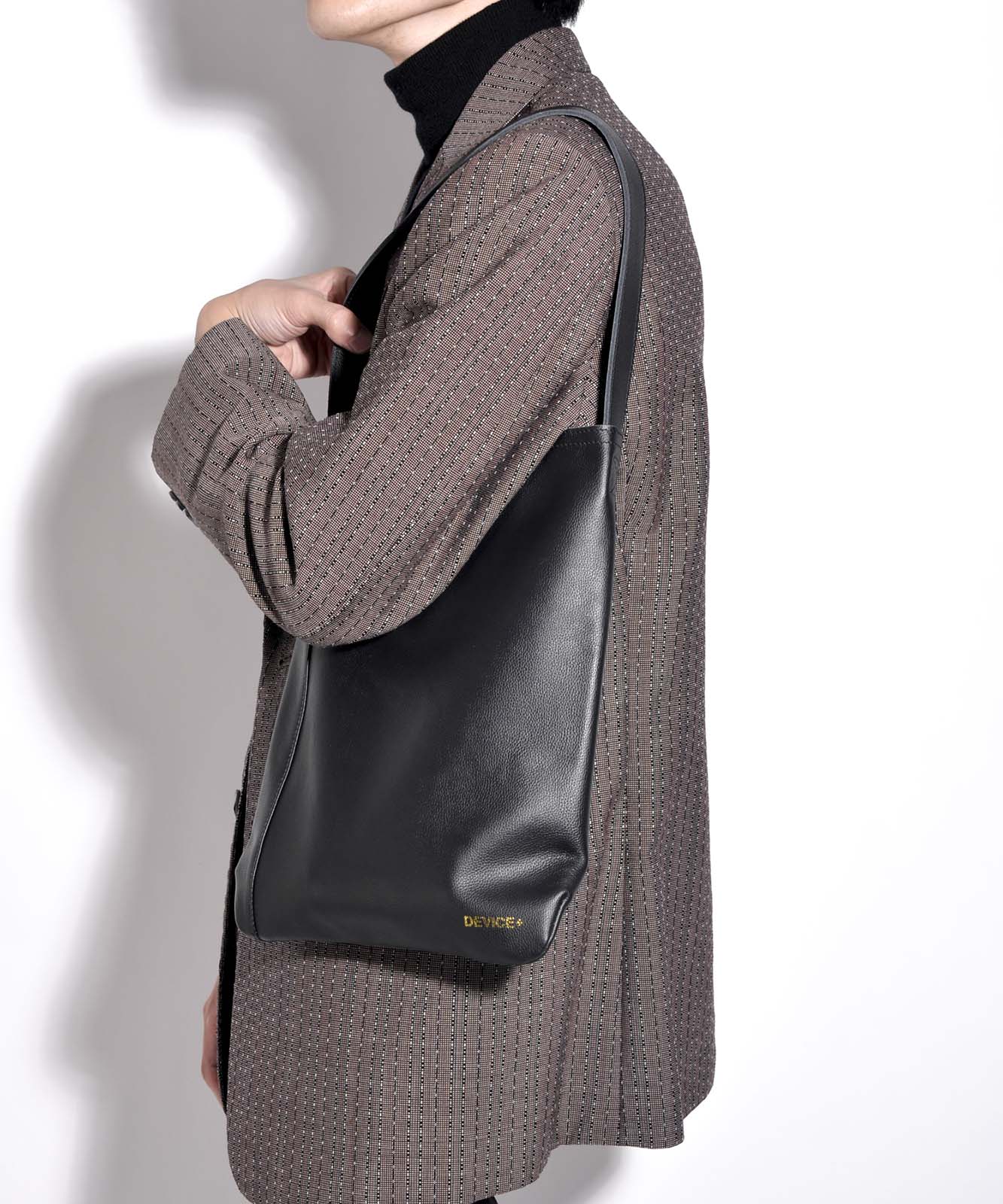 DEVICE＋　 カウレザー オリジナルロゴ ショルダーバッグ 
