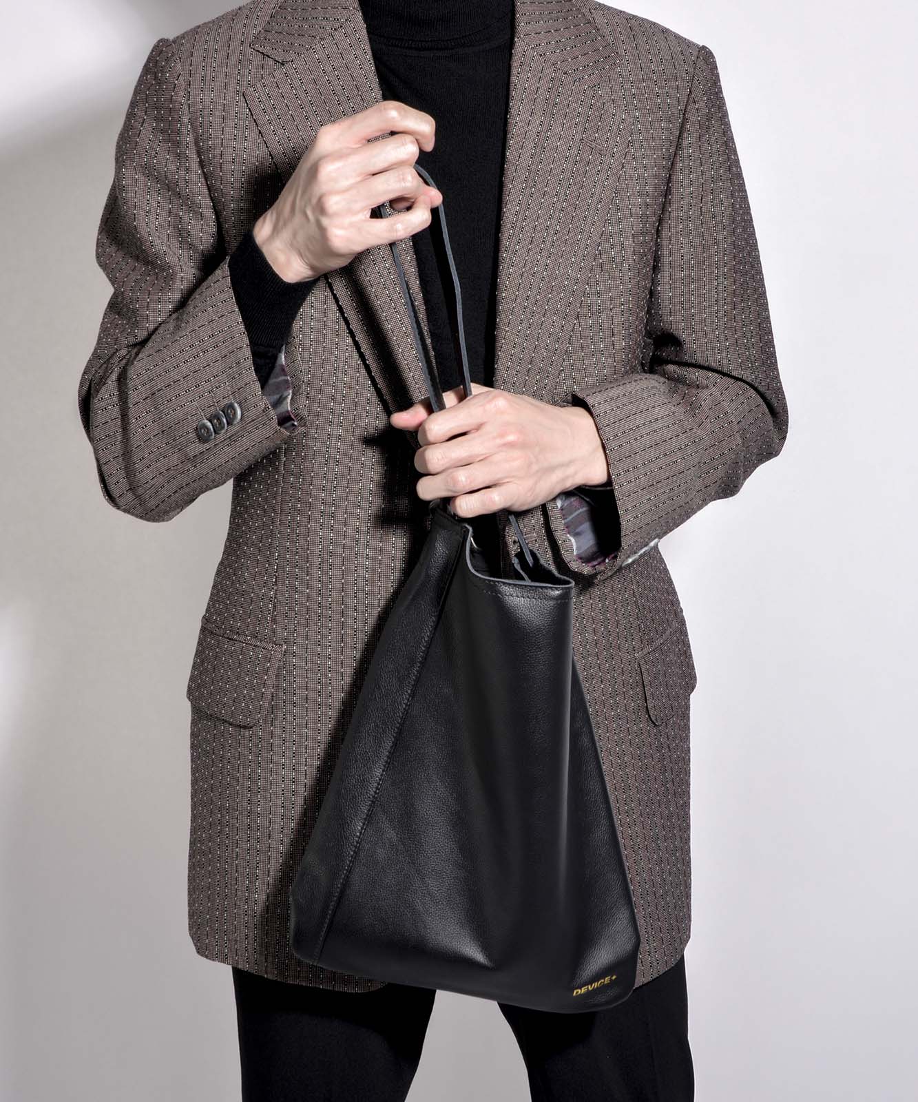 DEVICE＋　 カウレザー オリジナルロゴ ショルダーバッグ 