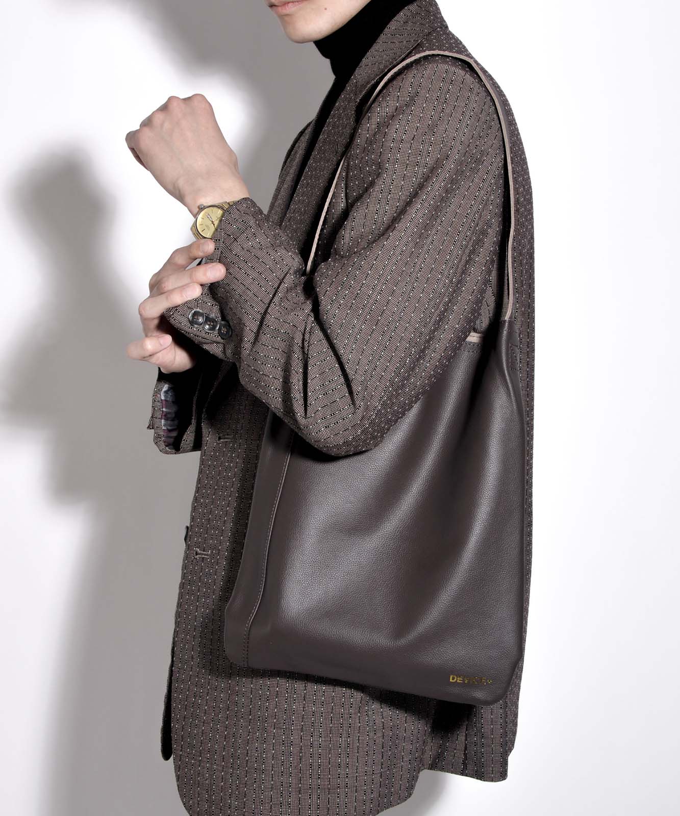 DEVICE＋　 カウレザー オリジナルロゴ ショルダーバッグ 