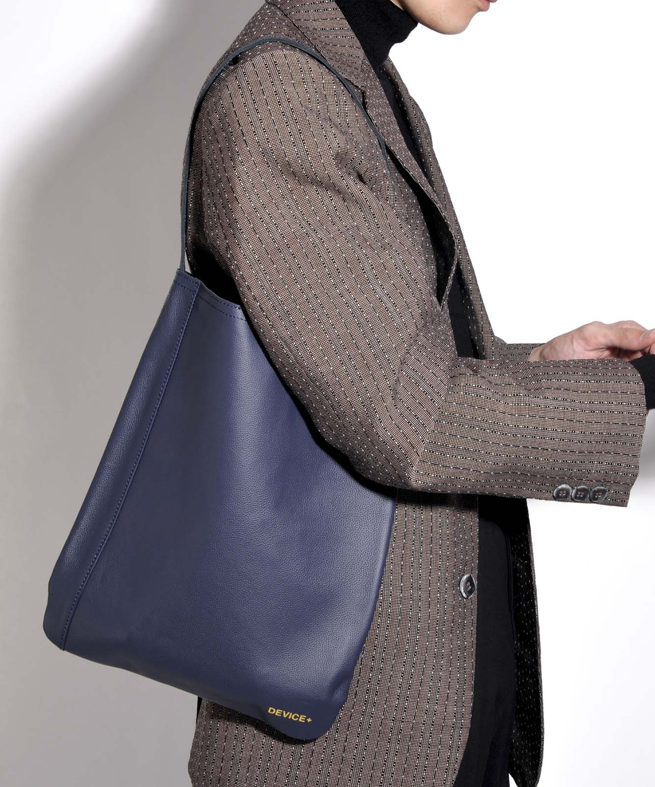 DEVICE＋　 カウレザー オリジナルロゴ ショルダーバッグ 