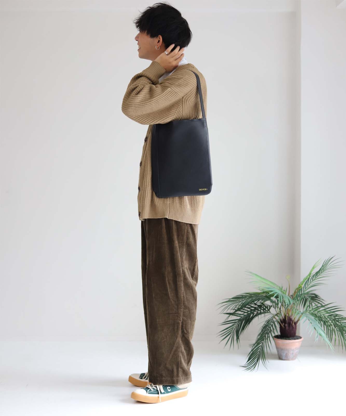 DEVICE＋　 カウレザー オリジナルロゴ ショルダーバッグ 