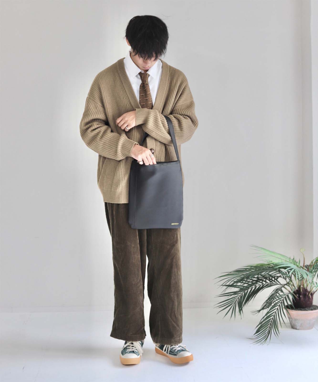 DEVICE＋　 カウレザー オリジナルロゴ ショルダーバッグ 