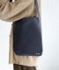DEVICE＋　 カウレザー オリジナルロゴ ショルダーバッグ 