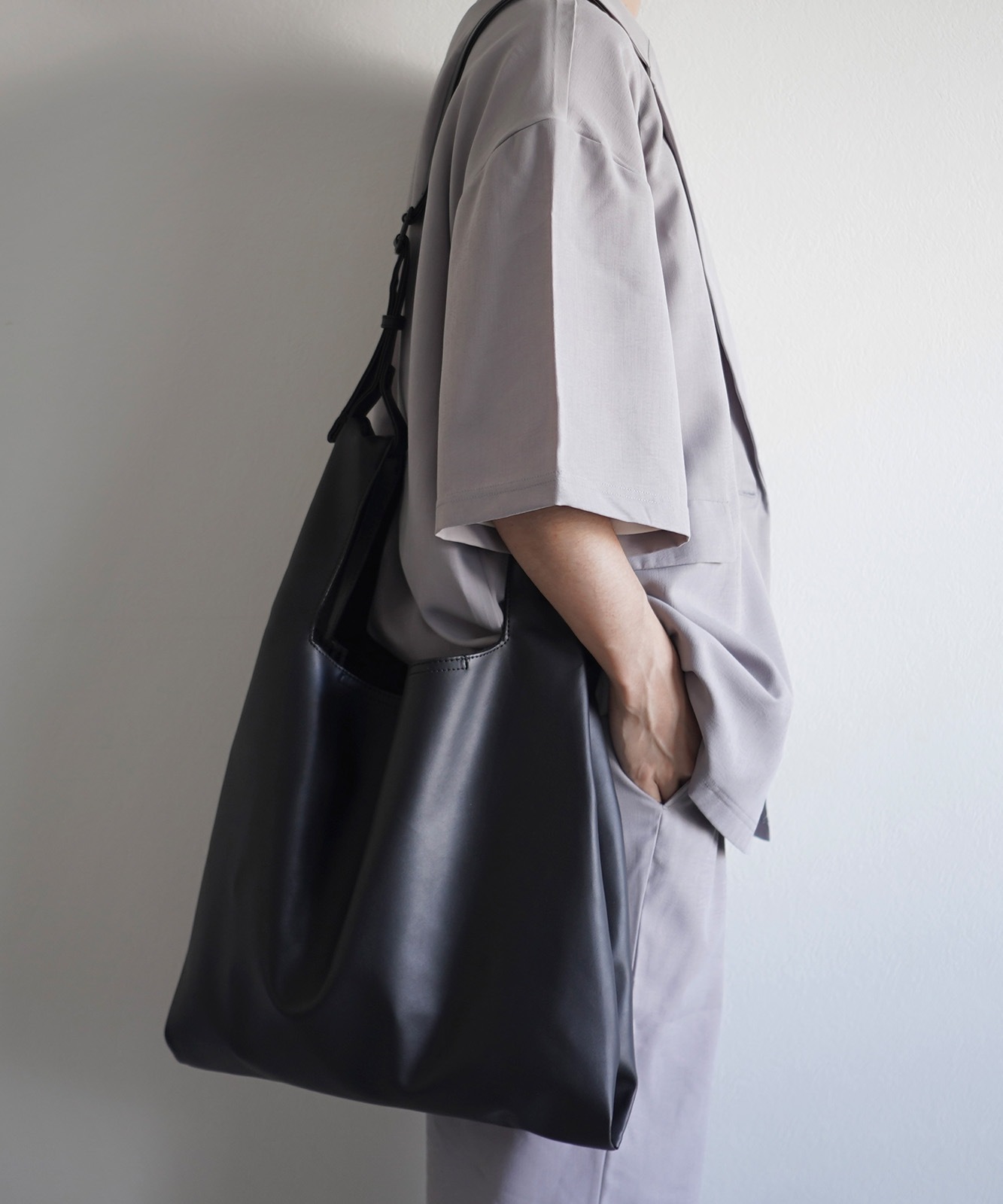 Rename フェイクレザー2way ショルダー付き マルシェバッグ メンズ レディース ユニセックス