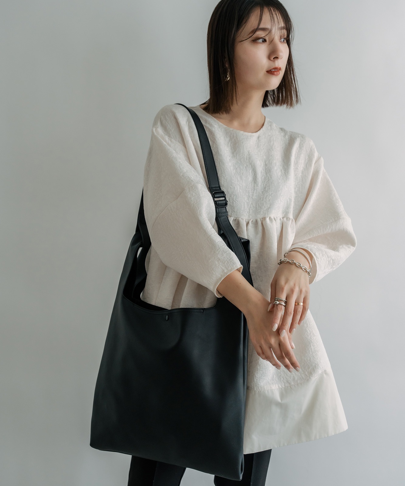   フェイクレザー ロゴ ショルダーバッグ ポシェット 5color ／ 2WAY 】アウトポケットフェイクレザーショルダーバッグ