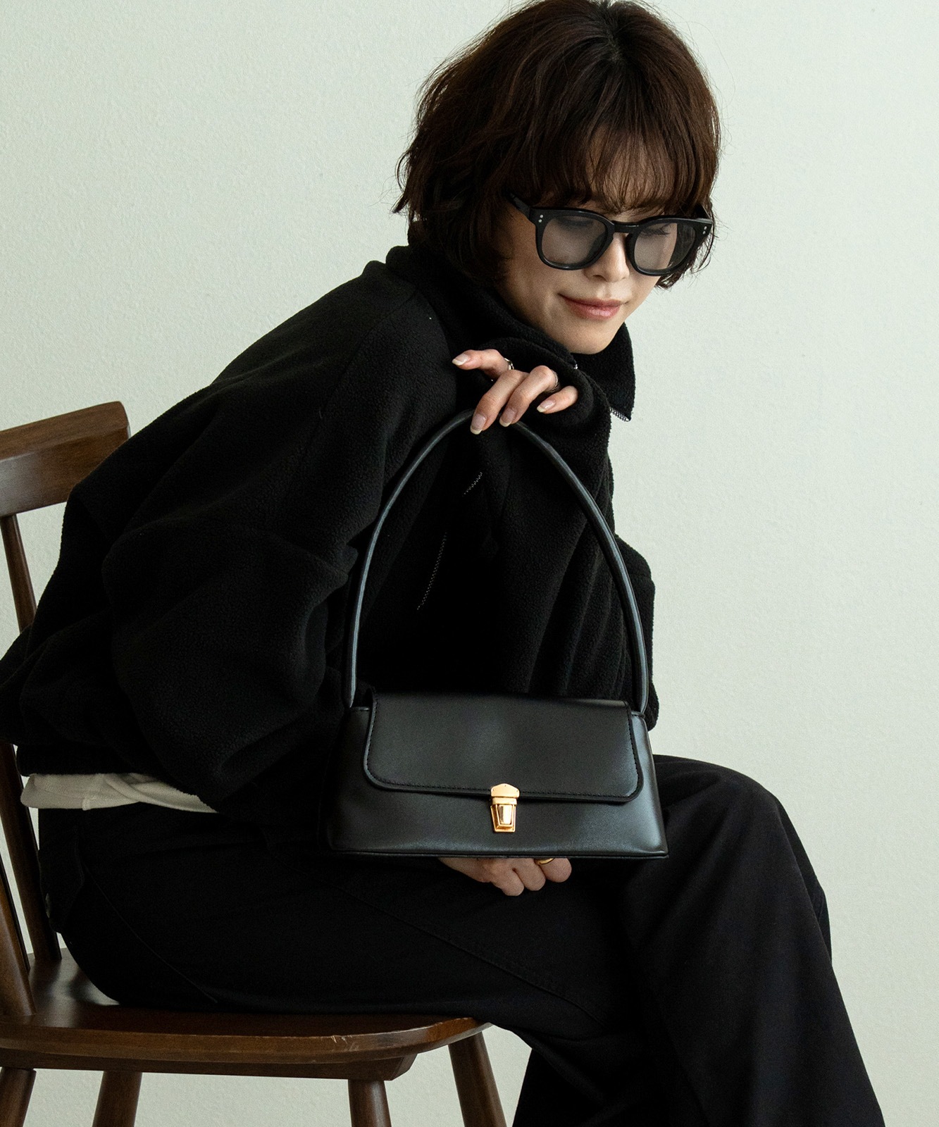 【 DEVICE select 】 ハンドバッグ レディース 横長 ワンハンドル 小さめ 黒 自立 ミニマル ボックスバッグ フォーマル 結婚式 入学式 2WAY ショルダー ZHG26020