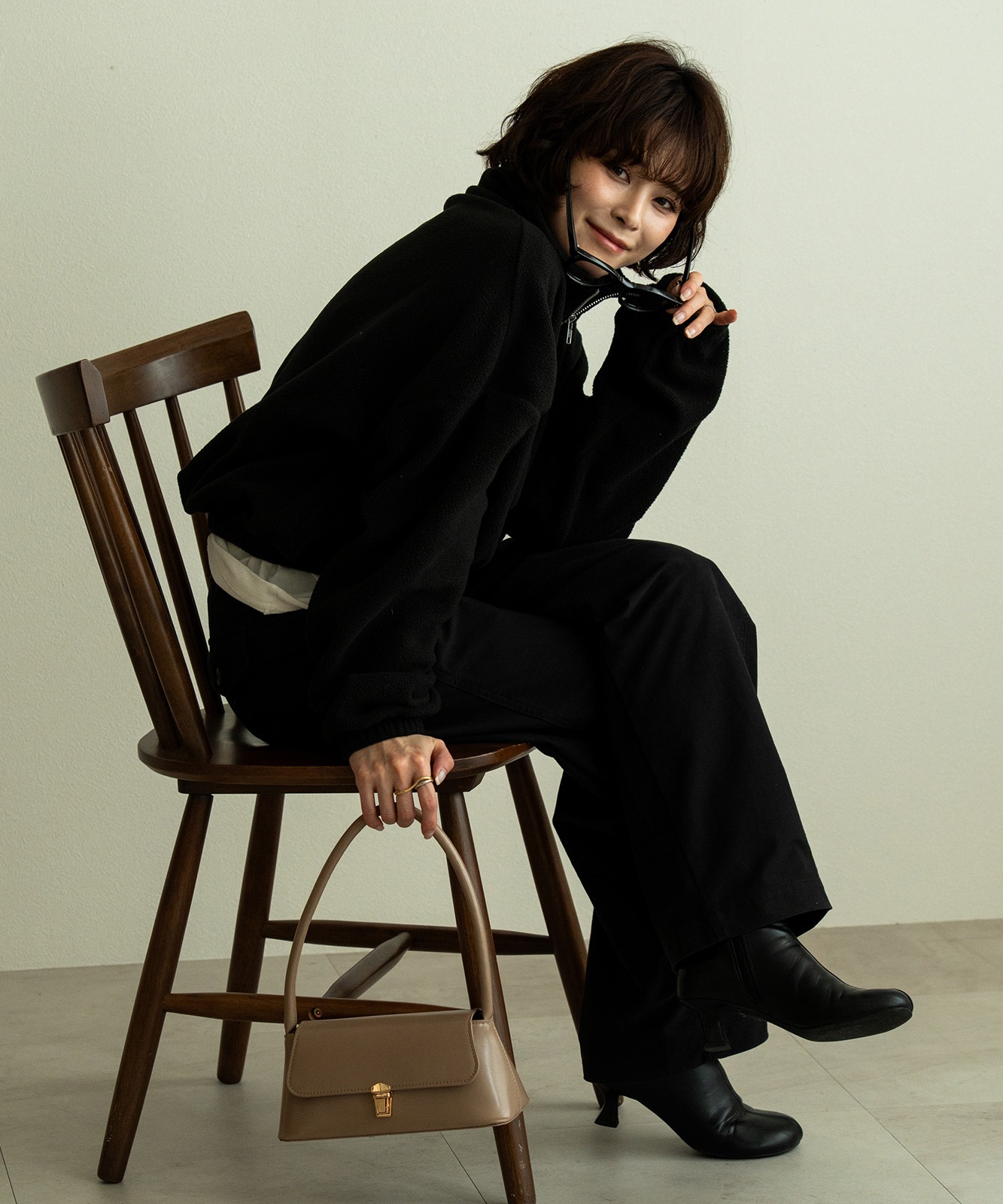 【 DEVICE select 】 ハンドバッグ レディース 横長 ワンハンドル 小さめ 黒 自立 ミニマル ボックスバッグ フォーマル 結婚式 入学式 2WAY ショルダー ZHG26020