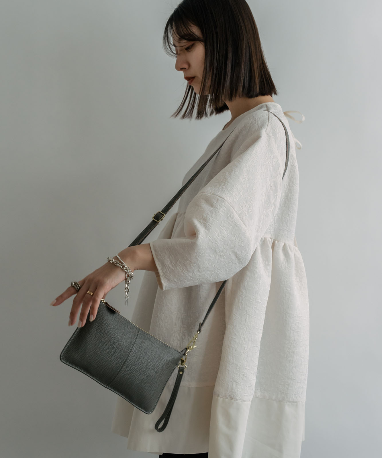 DEVICE select 本革 スリムミニショルダーバッグ サコッシュ メンズ レディース ユニセックス