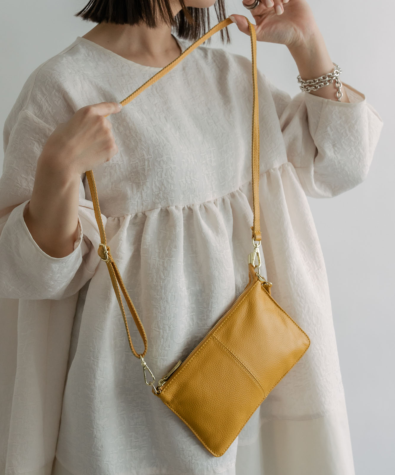 DEVICE select 本革 スリムミニショルダーバッグ サコッシュ メンズ レディース ユニセックス