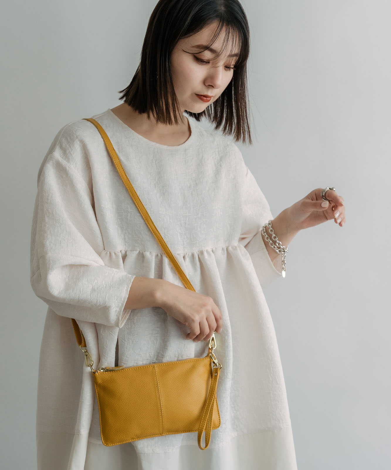 DEVICE select 本革 スリムミニショルダーバッグ サコッシュ メンズ レディース ユニセックス