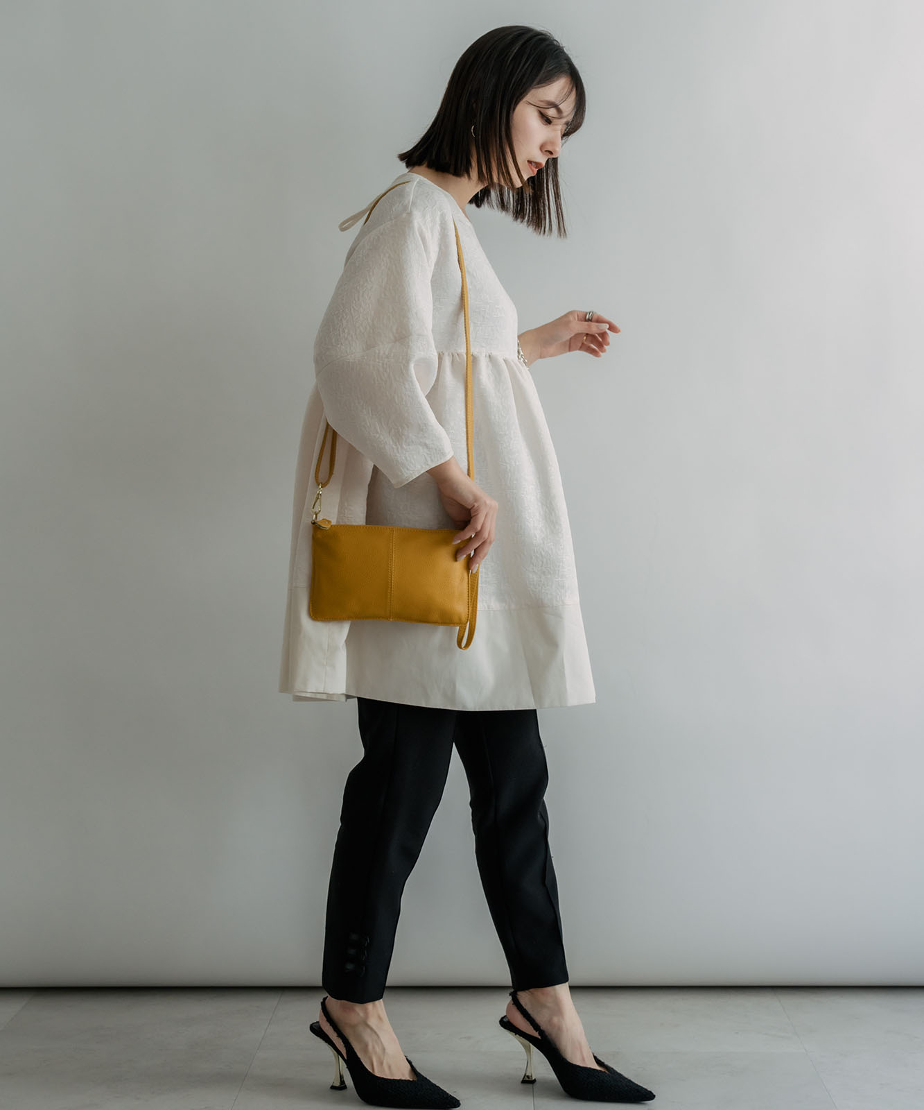 LOEWE ブラック ショルダーバッグ