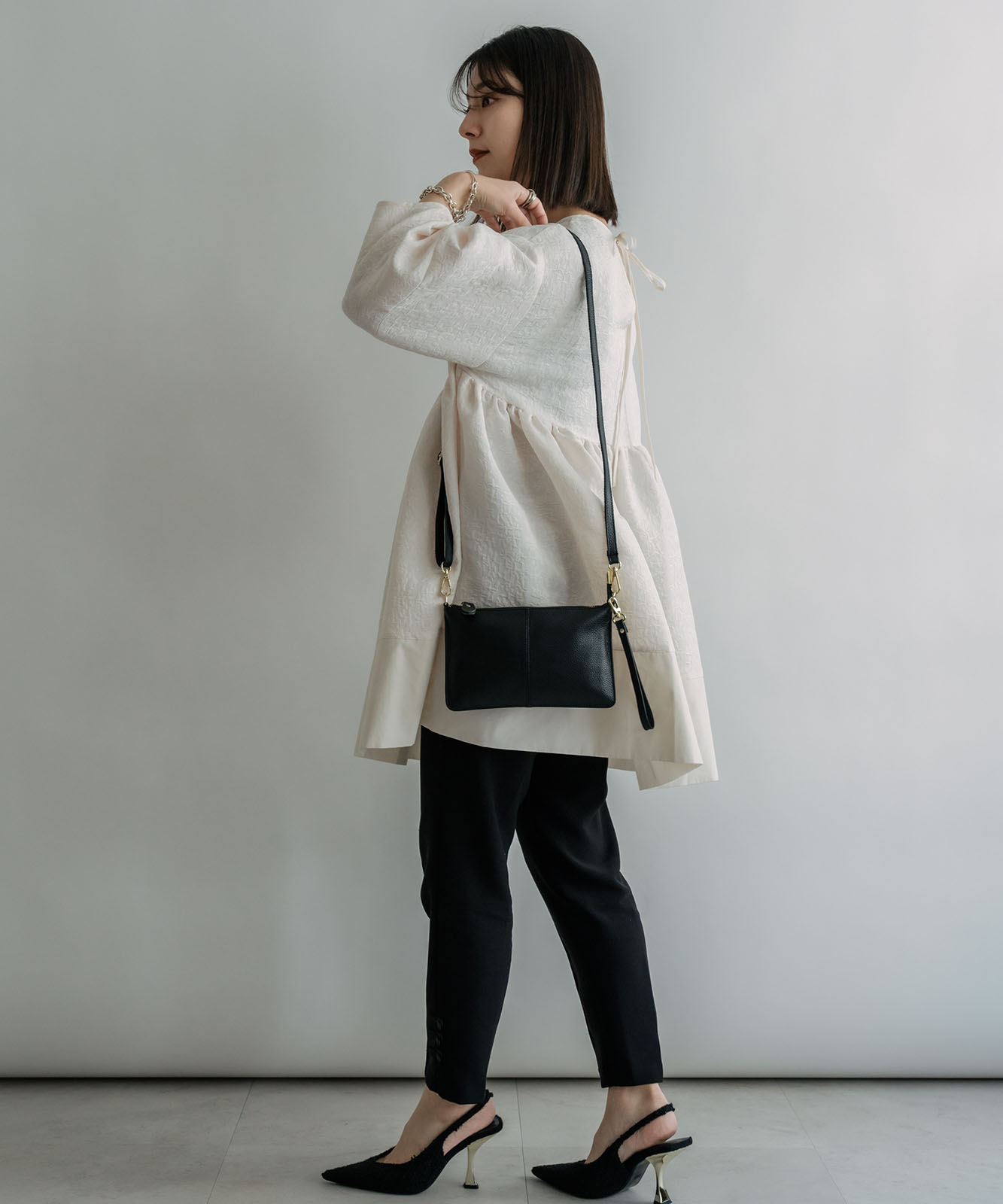 DEVICE select 本革 スリムミニショルダーバッグ サコッシュ メンズ レディース ユニセックス