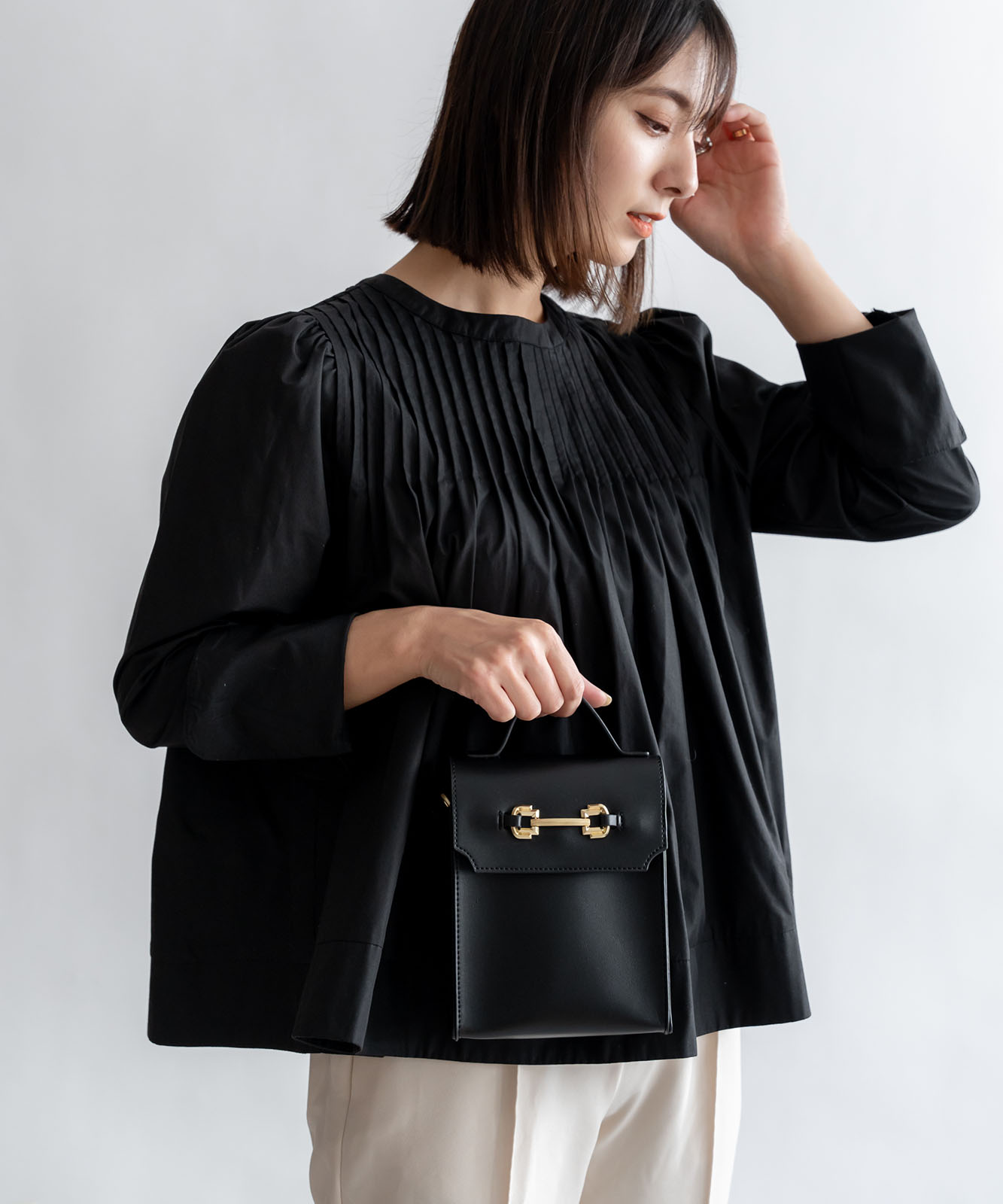 Rename ゴールドカラーバックル スクエア ミニショルダーバッグ RTG22133