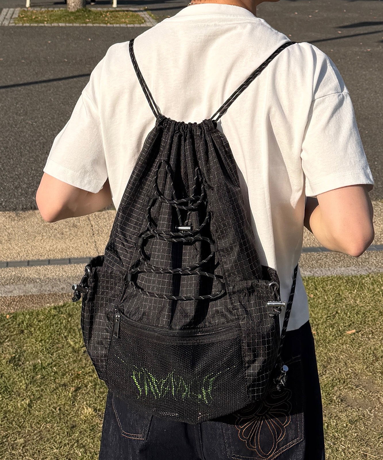 【 DEVICE × ゆーすけコラボ 】 Savadge刺繍ロゴ ナップサック リュック A4 大容量 メンズ レディース テック系 韓国 ストリート スポーツミックス 軽量 RRN26040
