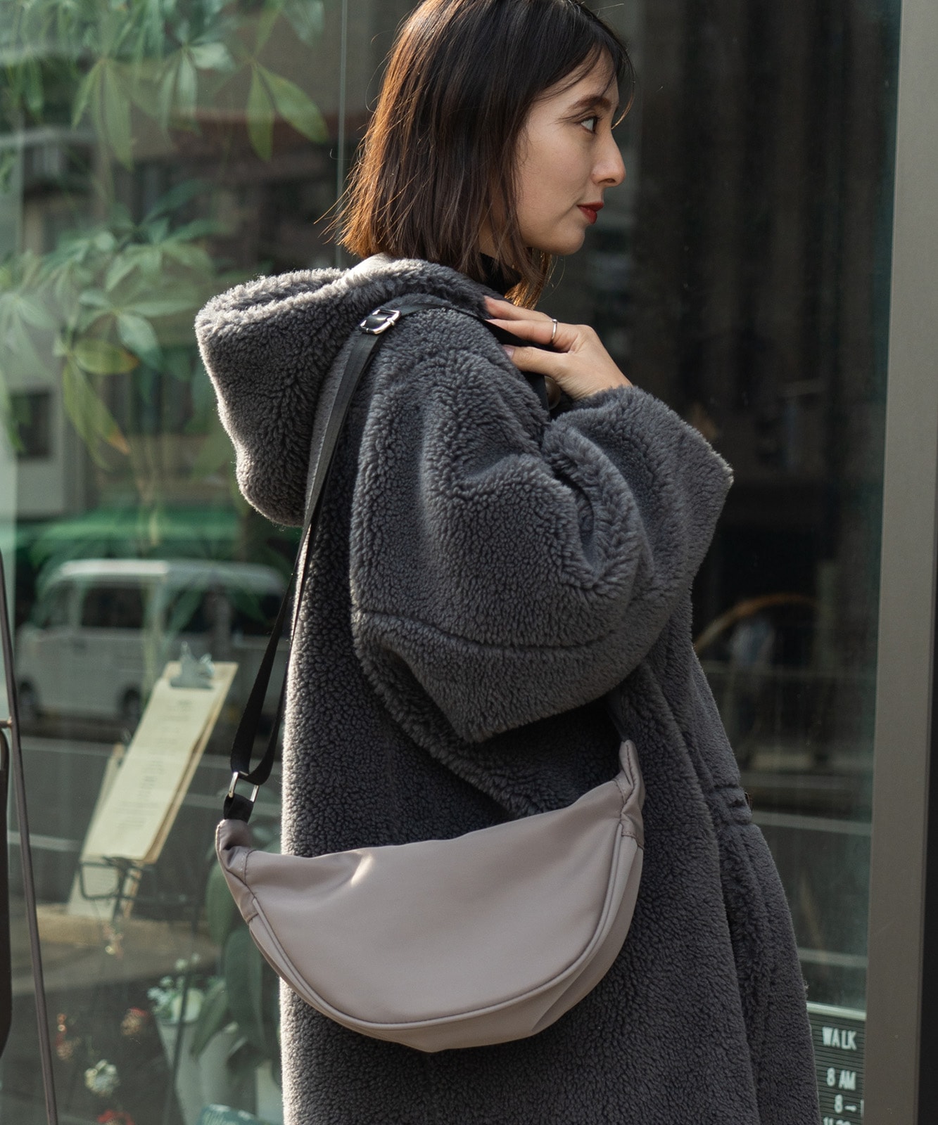 Rename ハーフムーン クロスボディバッグ