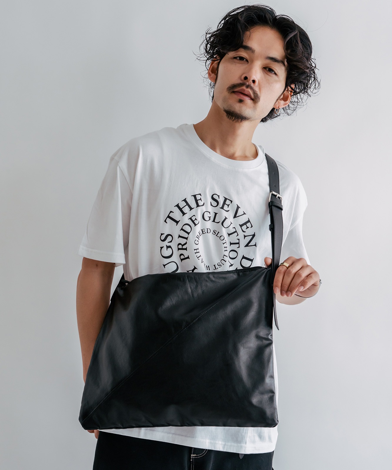 DEVICE＋ フェイクレザーベルト ショルダーバッグ