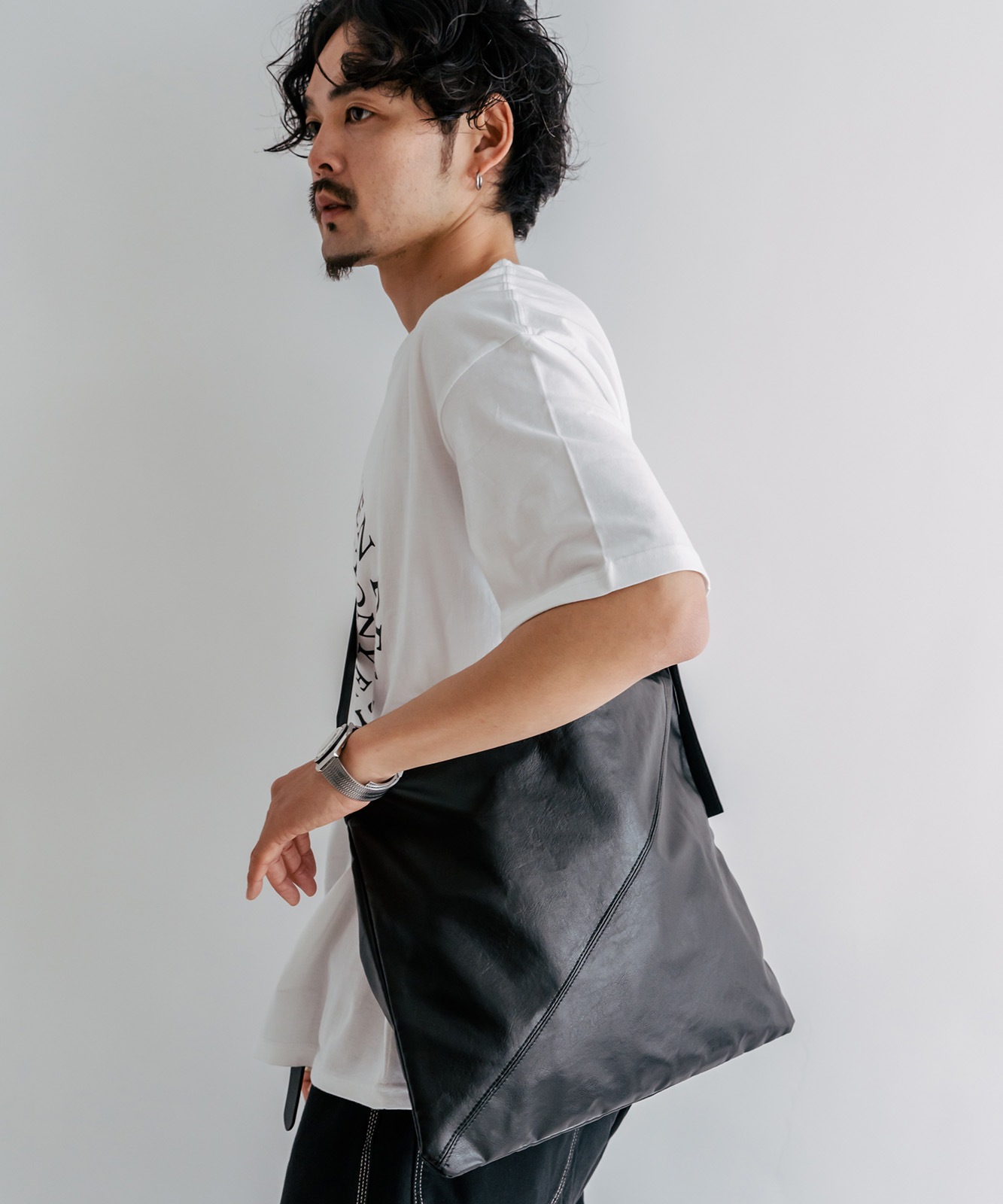 DEVICE＋ フェイクレザーベルト ショルダーバッグ