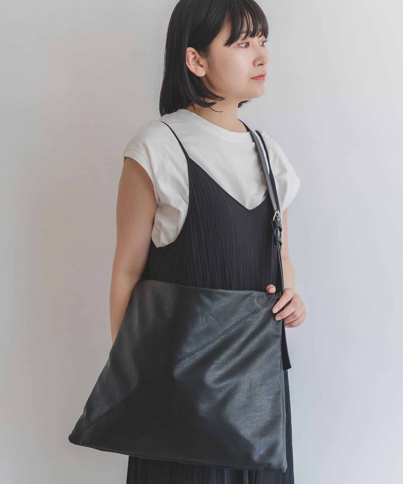 DEVICE＋ フェイクレザーベルト ショルダーバッグ