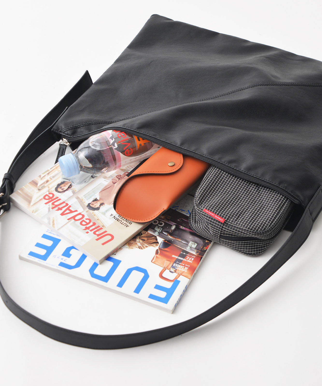 DEVICE＋ フェイクレザーベルト ショルダーバッグ