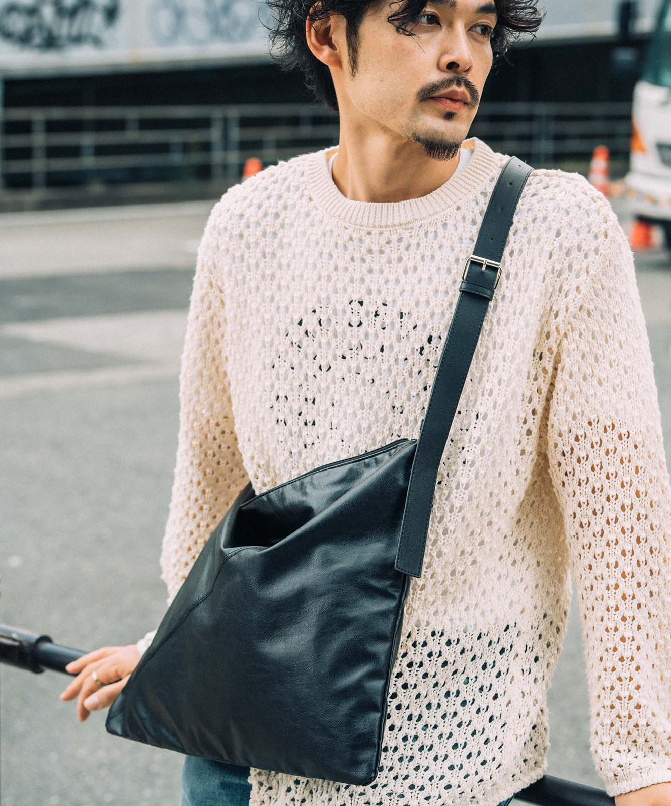 DEVICE＋ フェイクレザーベルト ショルダーバッグ