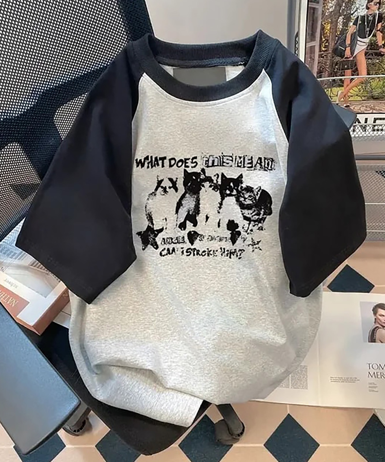 DEVICE select 猫ミーム キャット Y2K ロゴ グラフィック ルーズ ラグラン Tシャツ ノームコア メンズ レディース