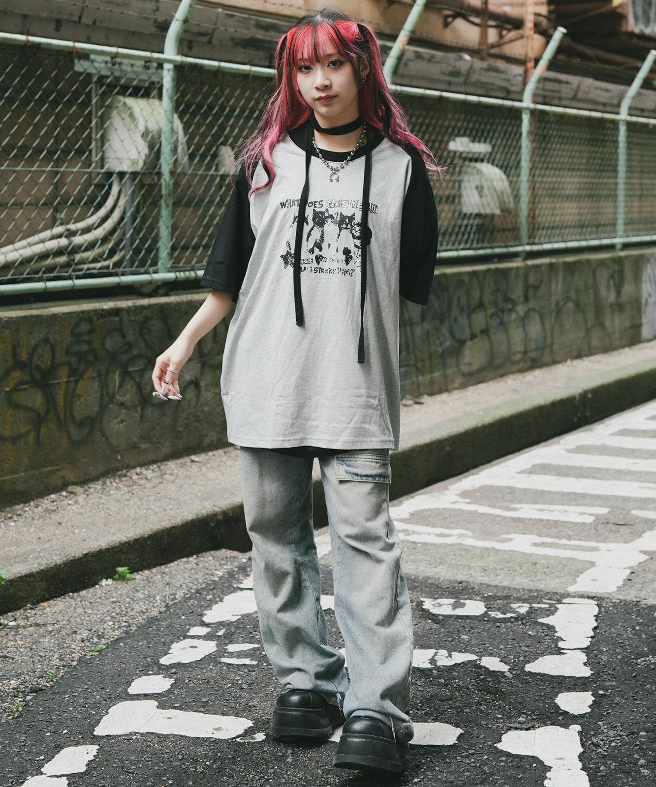 DEVICE select 猫ミーム キャット Y2K ロゴ グラフィック ルーズ ラグラン Tシャツ ノームコア メンズ レディース